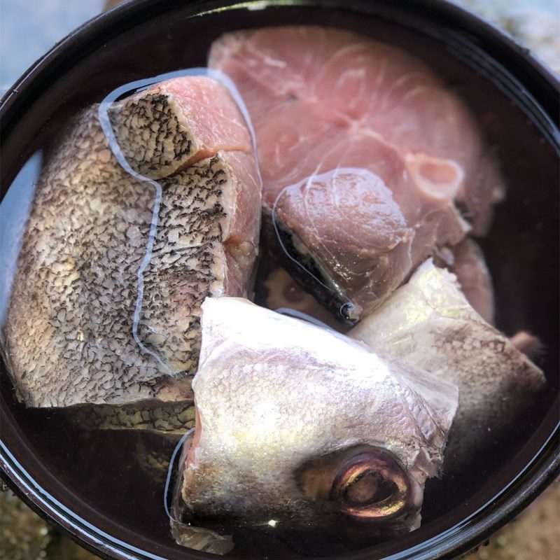 Step 1 Prepare needlefish Braised needlefish