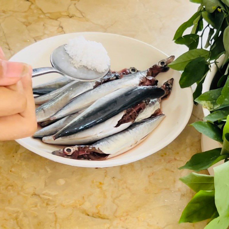 Step 1 Prepare mackerel for Mackerel soup