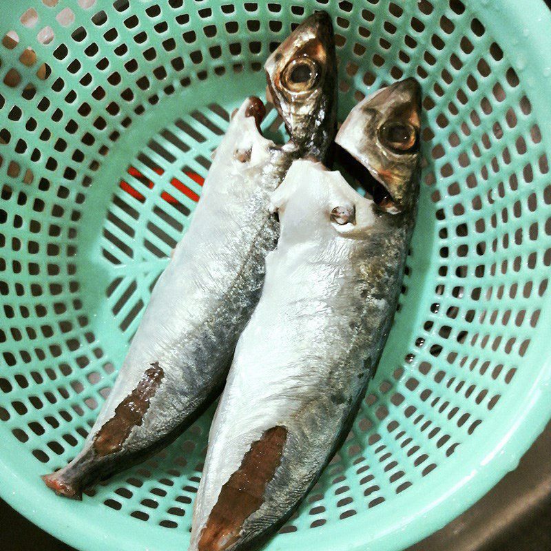 Step 1 Prepare mackerel Braised mackerel with starfruit