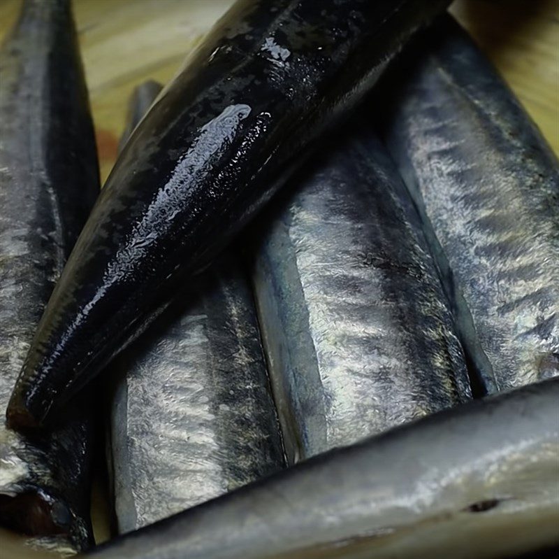 Step 1 Prepare the mackerel to avoid fishy smell Braised mackerel with tomatoes