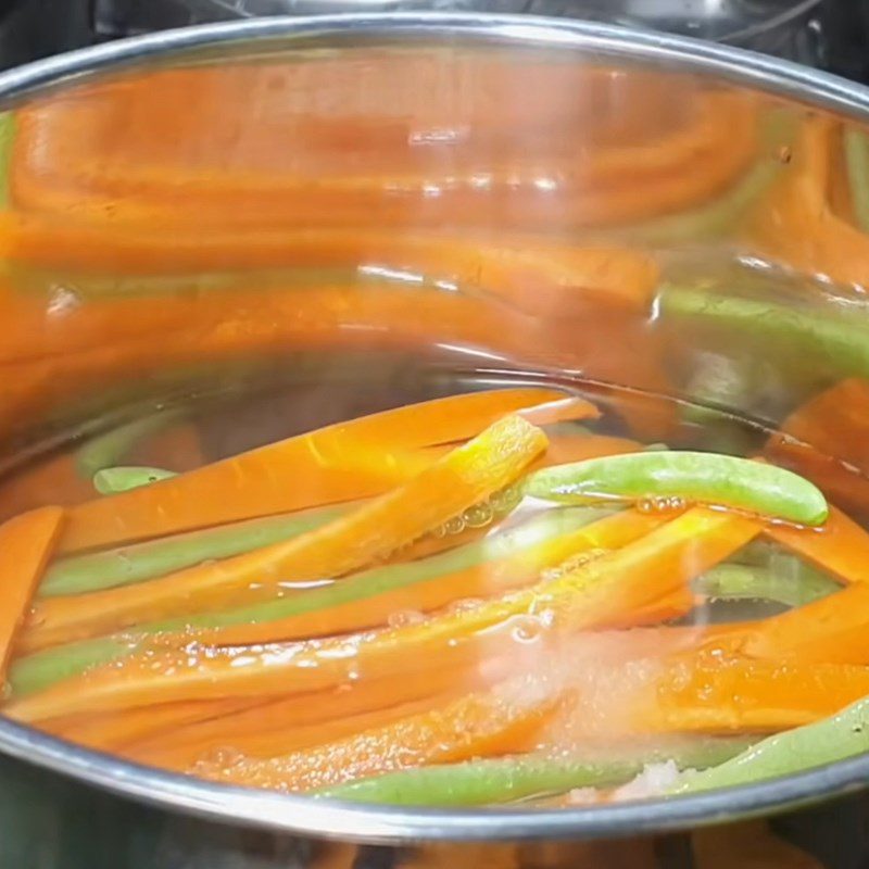 Step 1 Prepare the carrots and green beans Vegetarian Flower Sausage from bread