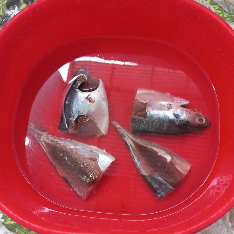 Step 1 Prepare snakehead fish for Sour Fish Soup