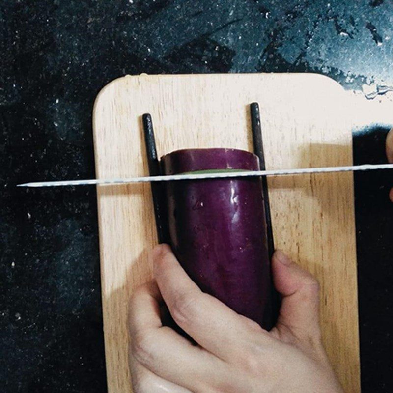 Step 2 Prepare the eggplant Stuffed grilled eggplant with Thai sauce