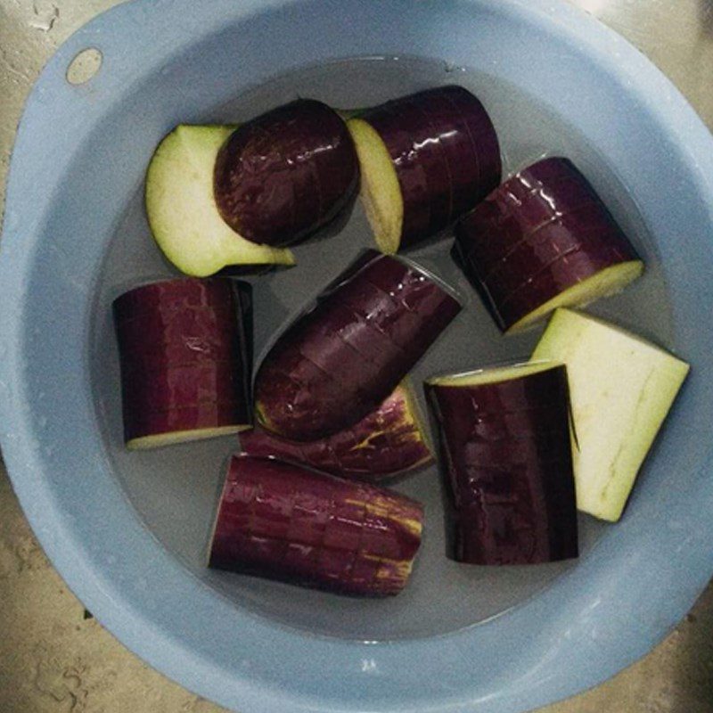 Step 2 Prepare the eggplant Stuffed grilled eggplant with Thai sauce