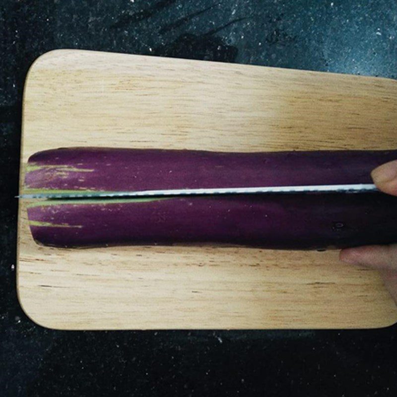 Step 2 Prepare the eggplant Stuffed grilled eggplant with Thai sauce