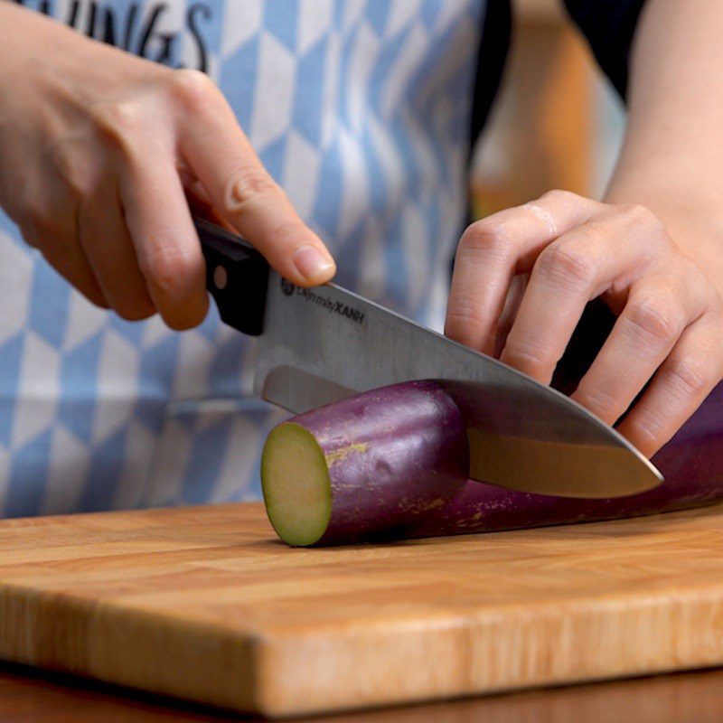 Step 2 Prepare the eggplant for stuffed eggplant