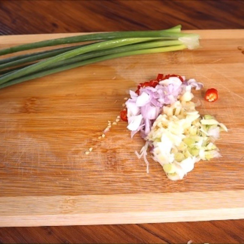 Step 1 Prepare the catfish and other ingredients Braised catfish