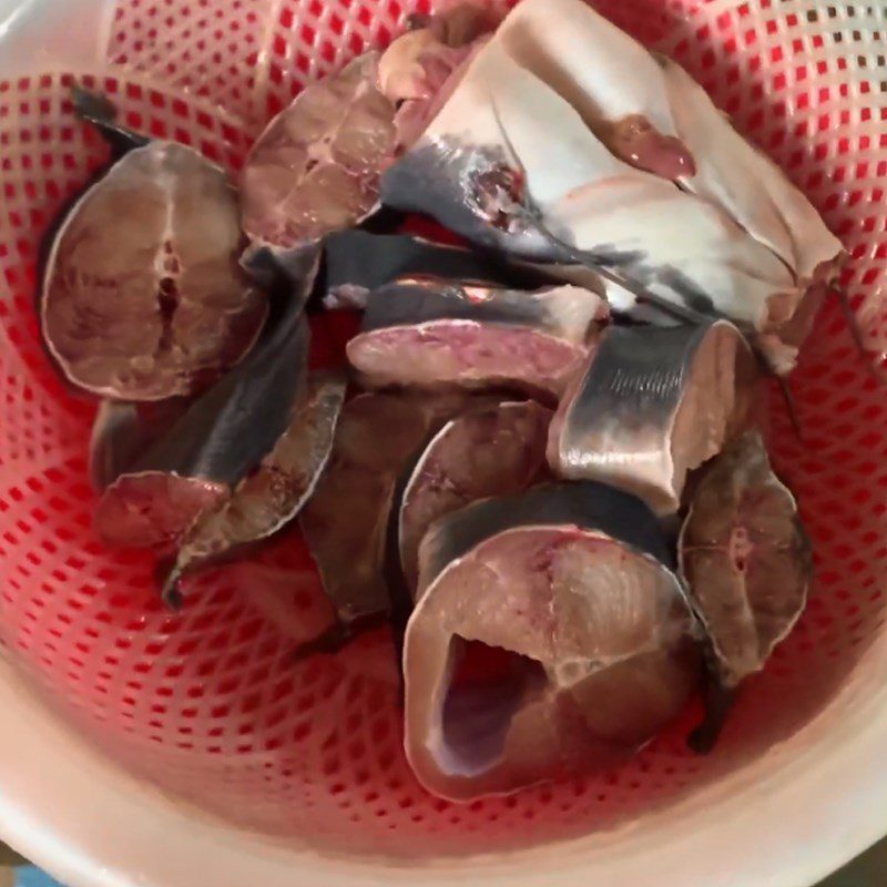 Step 1 Prepare the snakehead fish Sour Snakehead Fish Soup with Water Spinach