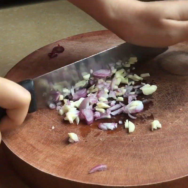 Step 1 Prepare the fish and ingredients for Japanese mackerel braised with pepper