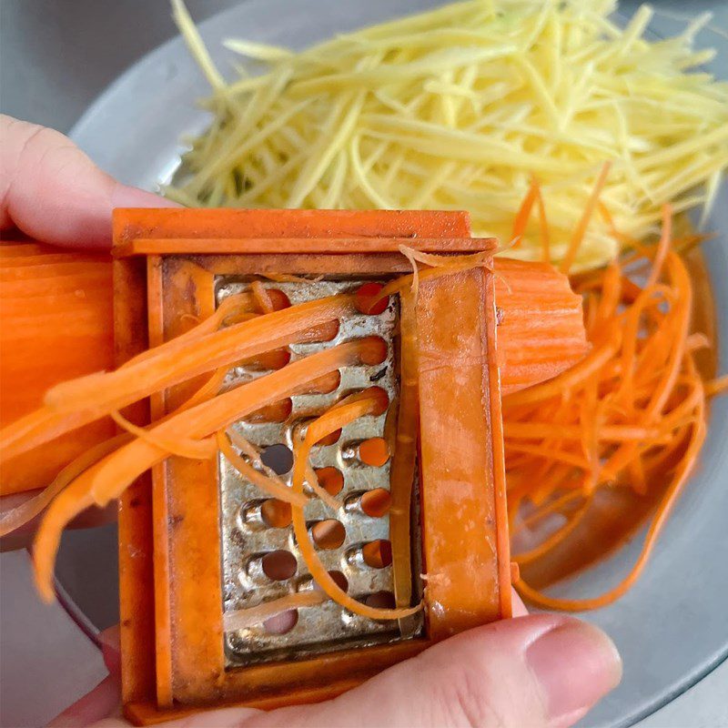 Step 2 Prepare the vegetables for Jellyfish Salad with Onion