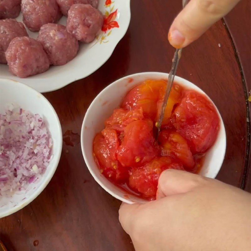 Step 1 Prepare the vegetables for Xíu mại to eat with bread