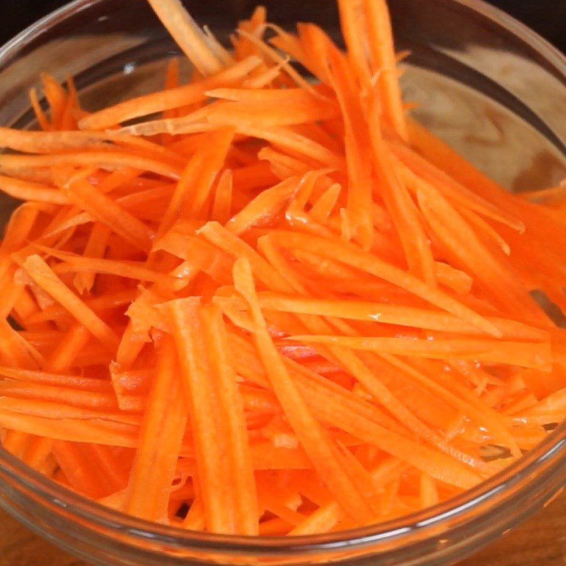 Step 4 Preparation of vegetables for Teriyaki salmon spring rolls