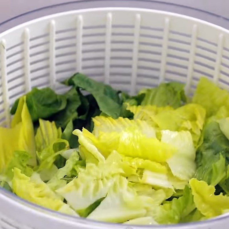 Step 2 Prepare the vegetables and fruits for grilled chicken salad with avocado and mango