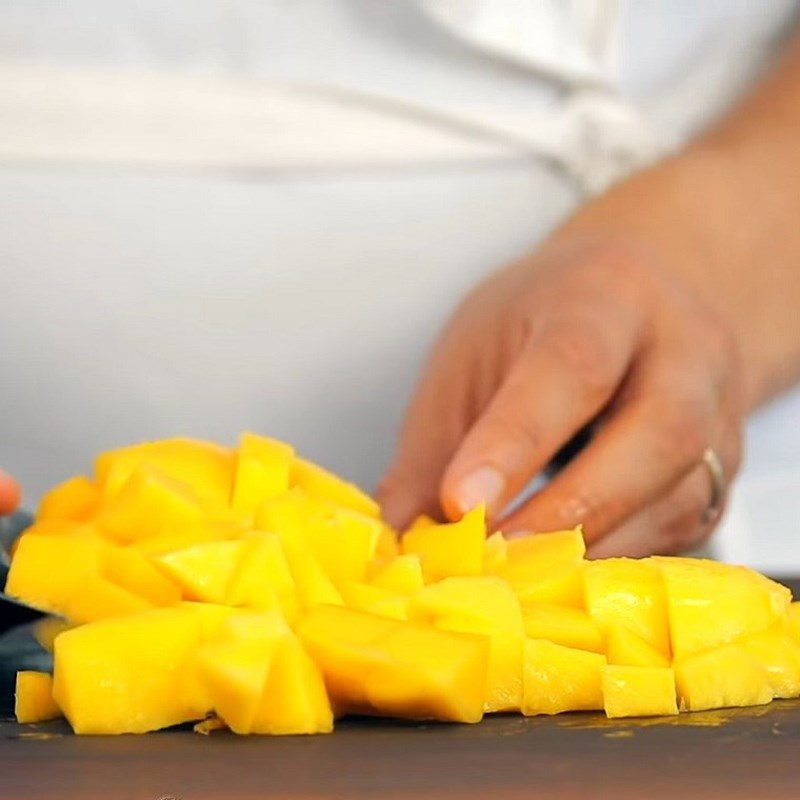 Step 2 Prepare the vegetables and fruits for grilled chicken salad with avocado and mango