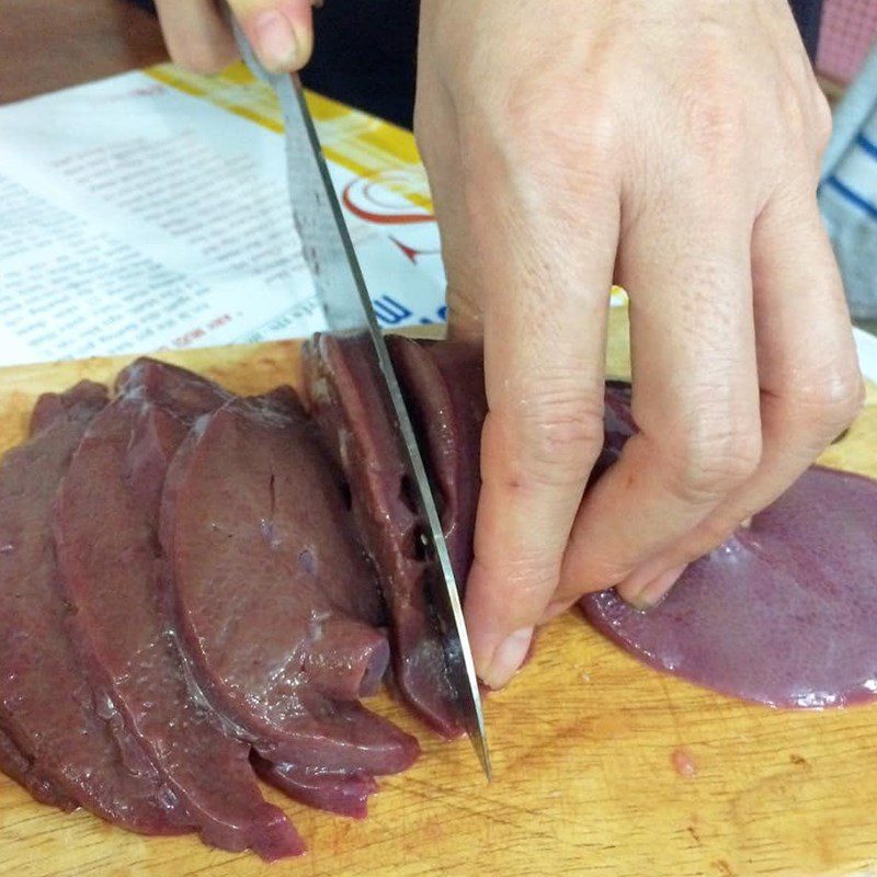 Step 1 Prepare the ingredients for pork liver pate with pork