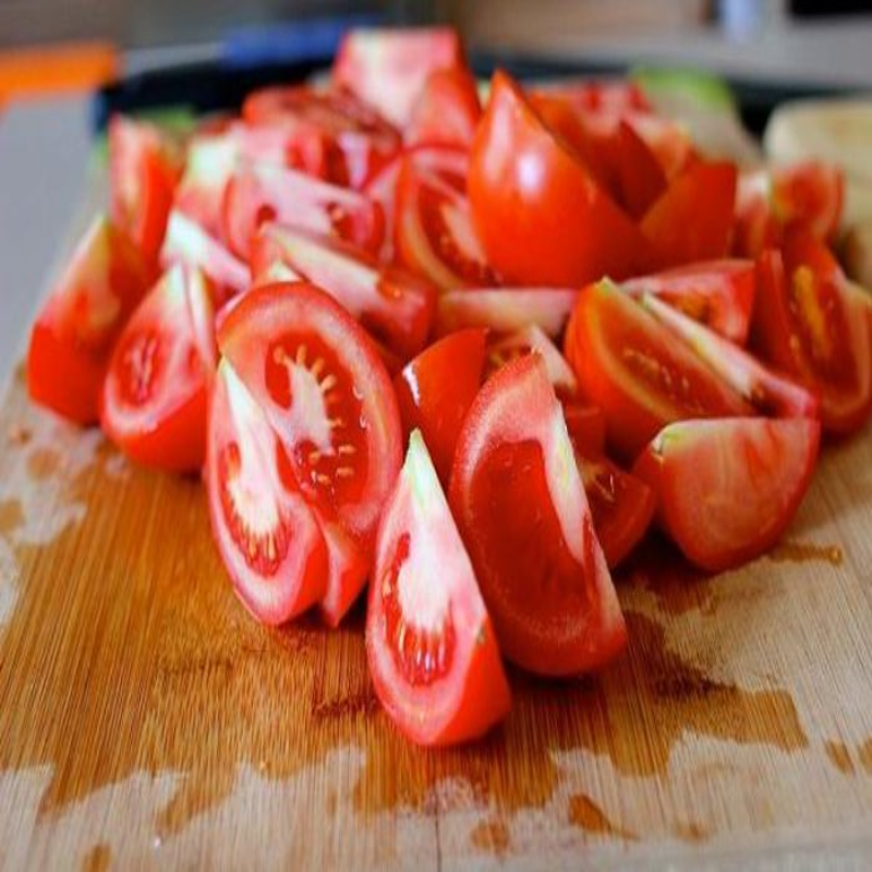 Step 1 Prepare the ingredients for minced beef cheese balls in tomato sauce