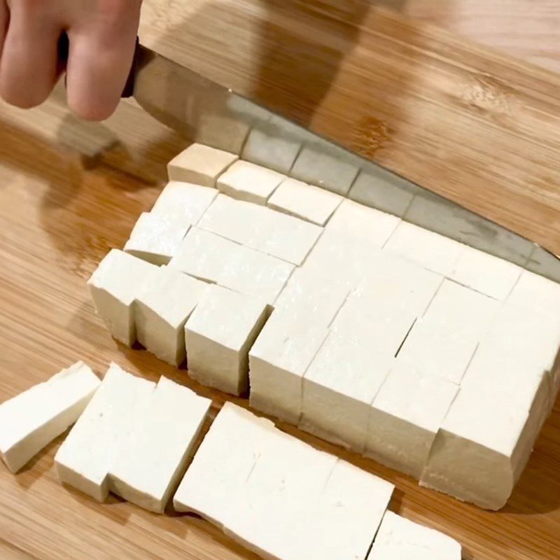 Step 1 Prepare the ingredients for Salt and Chili Fried Tofu