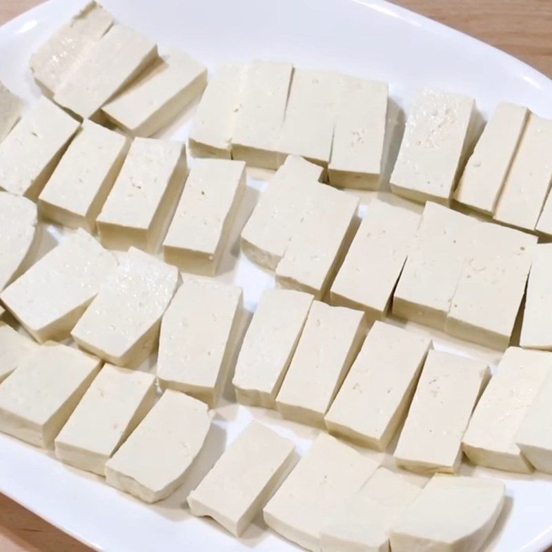 Step 1 Prepare the ingredients for Salt and Chili Fried Tofu