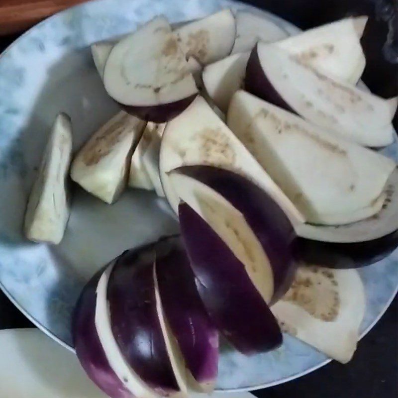 Step 1 Prepare the ingredients for Eggplant soup cooked with fermented rice