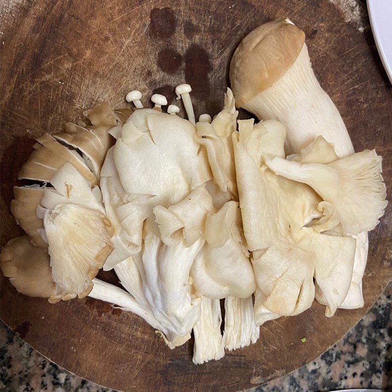 Step 1 Prepare the ingredients for Spicy Vegetarian Noodles with Chili Powder