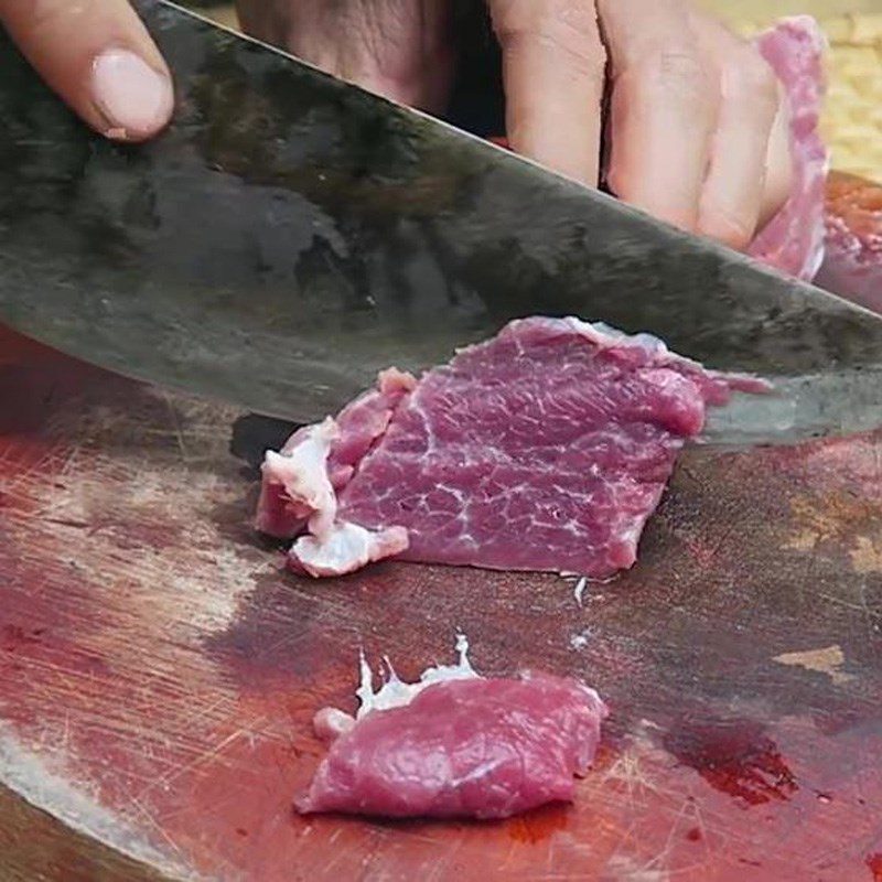 Step 1 Prepare the ingredients for Stir-fried Buffalo Meat with Lom Leaves