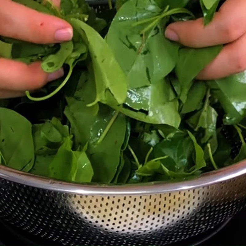 Step 1 Prepare the ingredients for Stir-fried Buffalo Meat with Lom Leaves