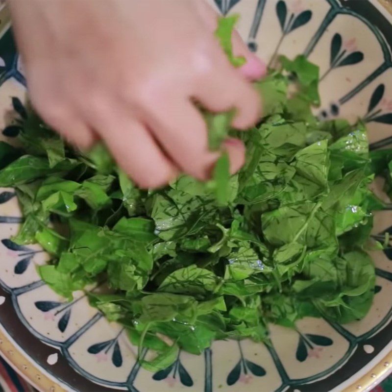 Step 1 Prepare the ingredients for Stir-fried Buffalo Meat with Lom Leaves