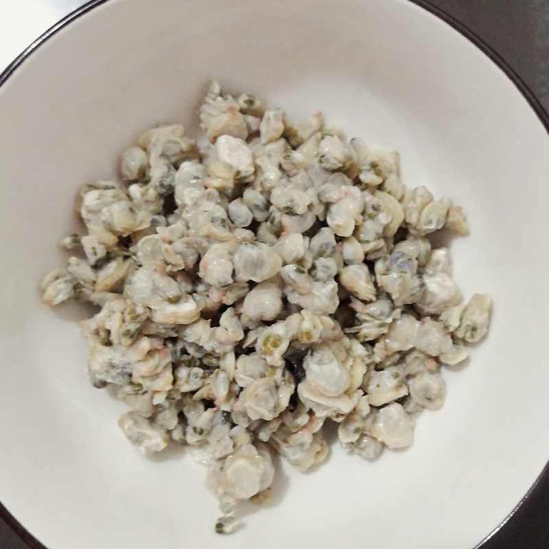 Step 1 Prepare the ingredients for Clam Soup with Water Spinach