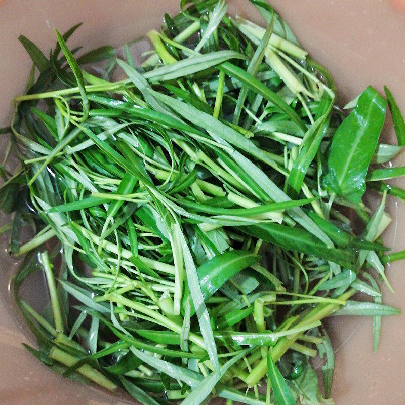 Step 1 Prepare the ingredients for Clam Soup with Water Spinach