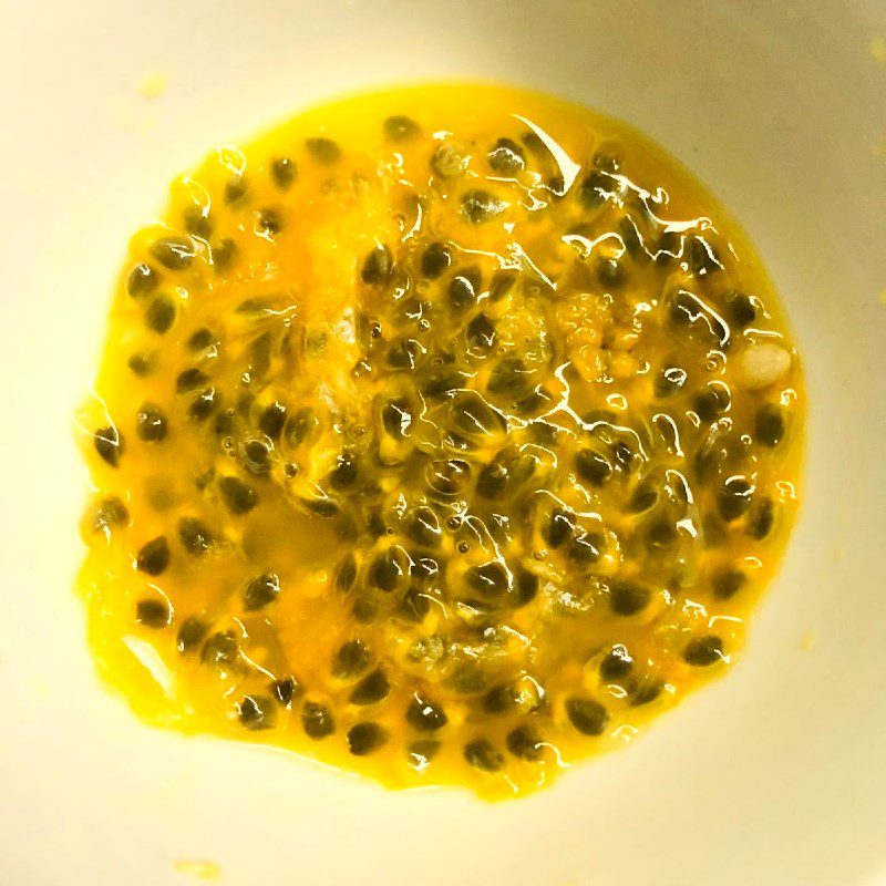 Step 1 Prepare the ingredients Passion Fruit Chia Seeds (recipe shared by a user)