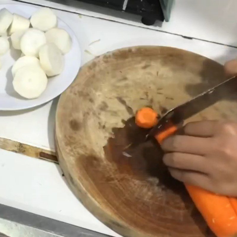 Step 1 Prepare the ingredients for Braised Duck with Vegetables