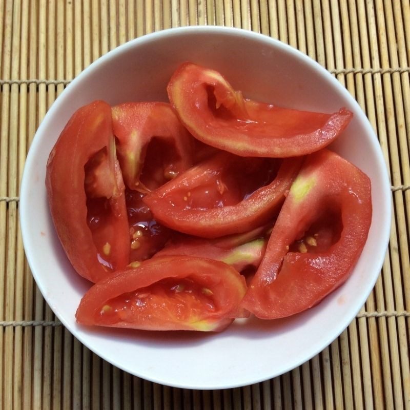 Step 1 Prepare the ingredients for Stir-fried Beef with Onions and Tomatoes