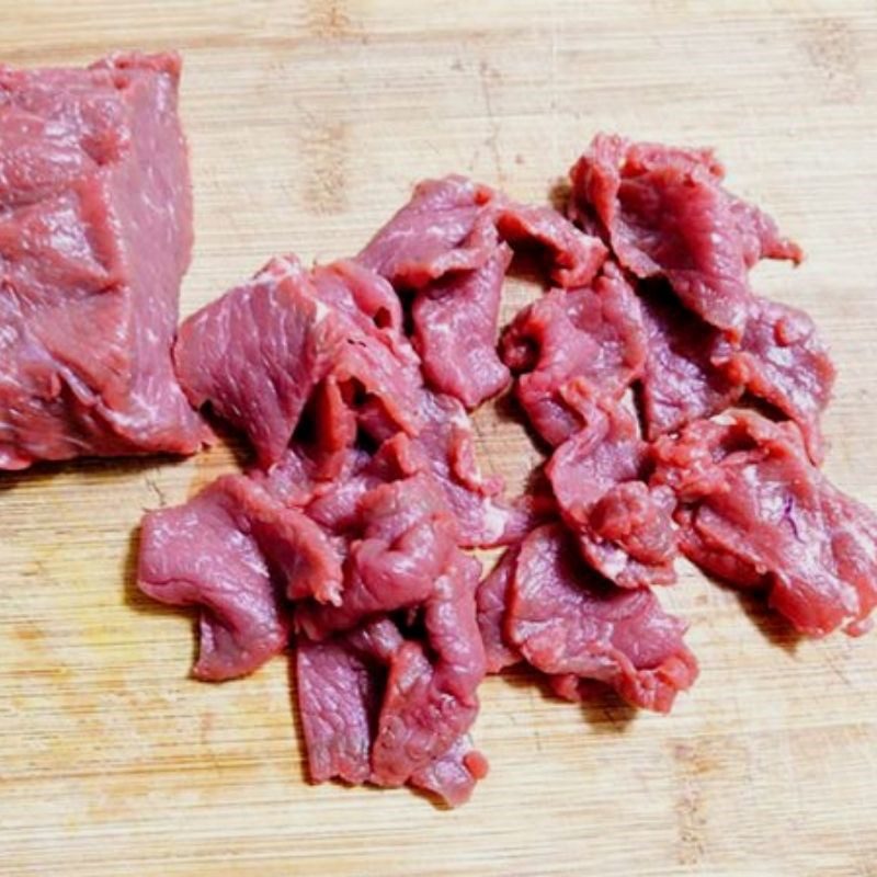 Step 1 Prepare the ingredients for Stir-fried Beef with Onions and Tomatoes