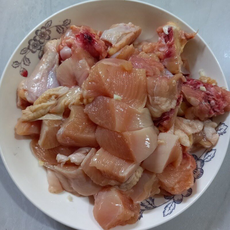 Step 1 Prepare the ingredients for Tamarind Chicken