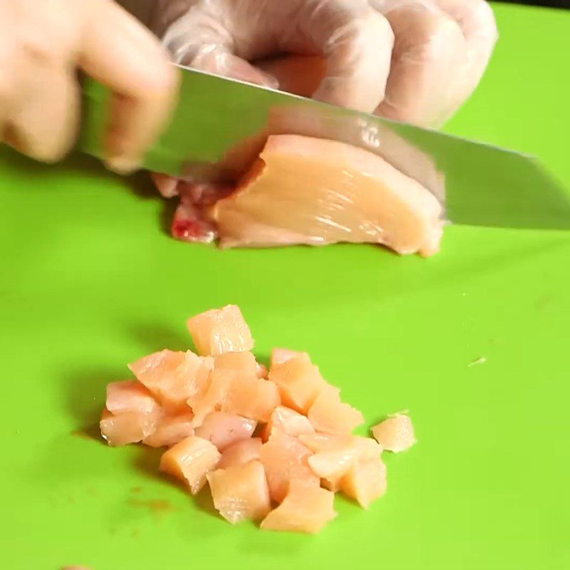 Step 1 Prepare the ingredients Sticky rice with chicken and lotus leaves stir-fried chicken