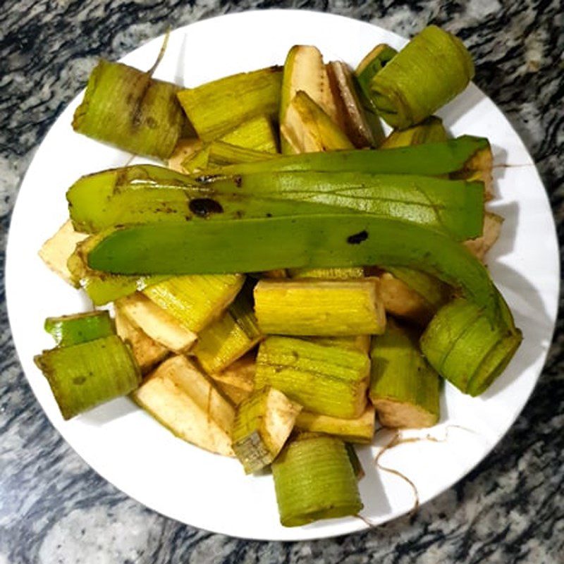 Step 1 Prepare the ingredients for the green banana rib soup