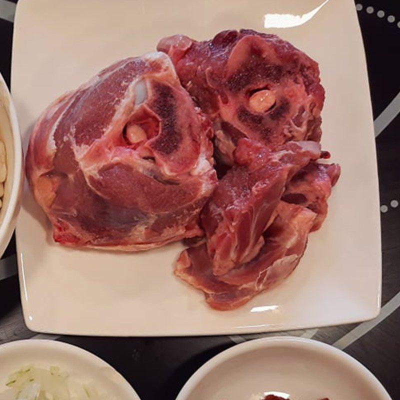 Step 1 Prepare the ingredients Lamb stew with white beans in tomato sauce