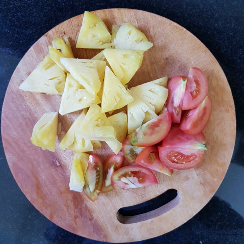 Step 1 Prepare the ingredients for Tuna Noodle Soup (recipe shared by users)