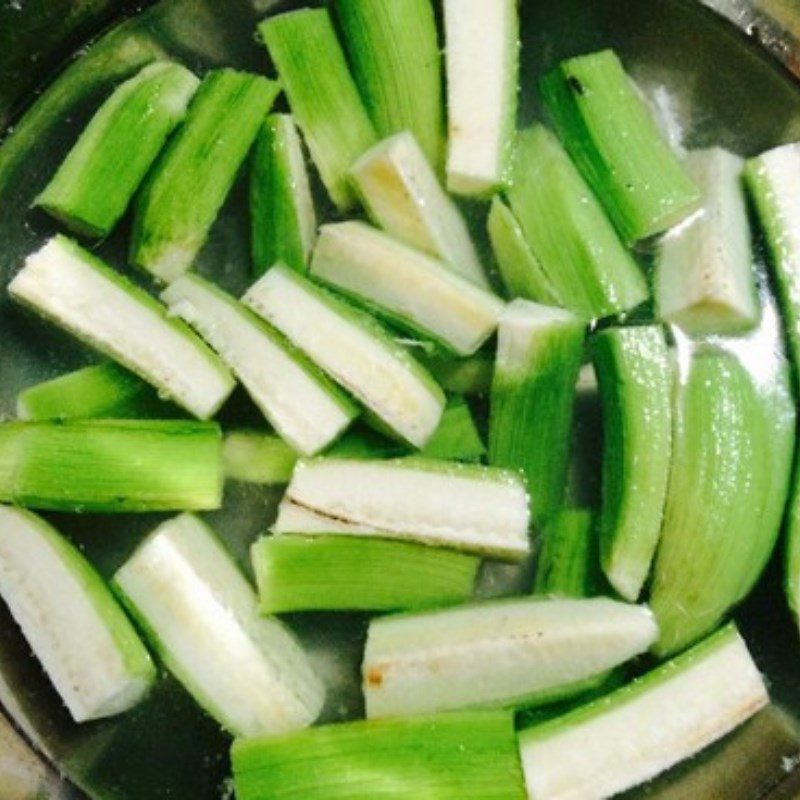 Step 1 Prepare the ingredients for Duck with green bananas