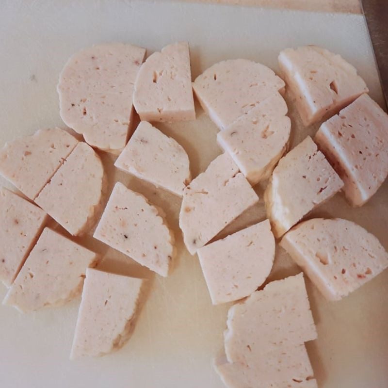 Step 1 Prepare the ingredients for Braised Pork Sausage with Eggs