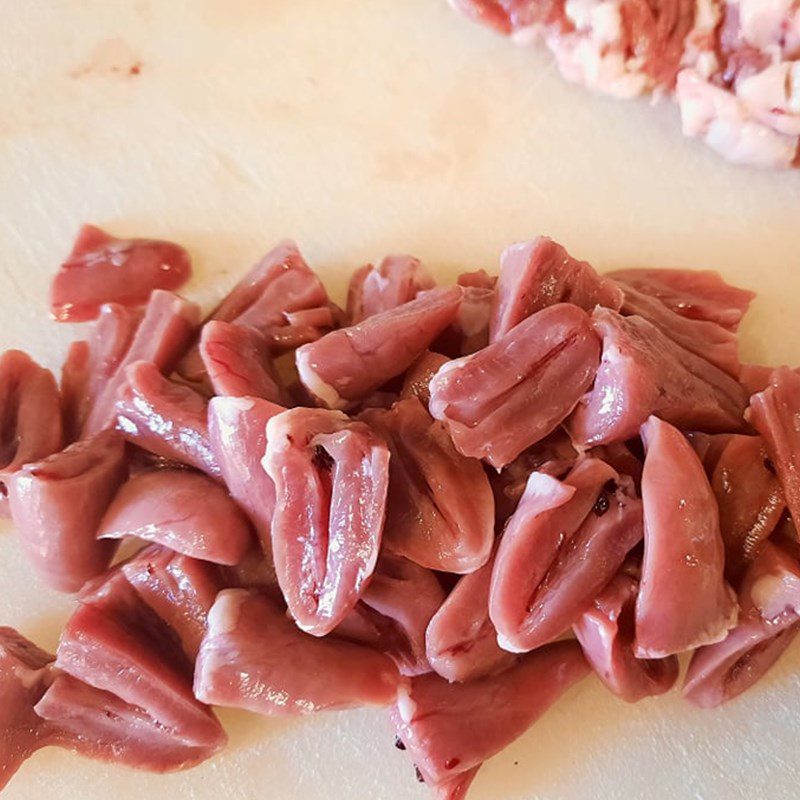 Step 1 Prepare the ingredients Chicken Heart Stir-fried with Green Beans (String Beans)