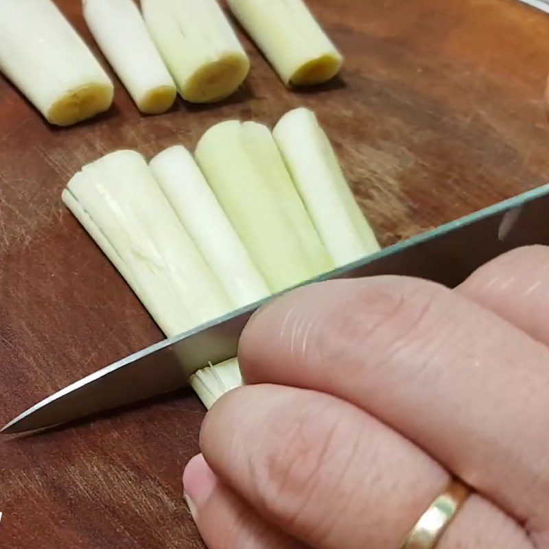 Step 1 Prepare the ingredients for Lemongrass Braised Oxtail