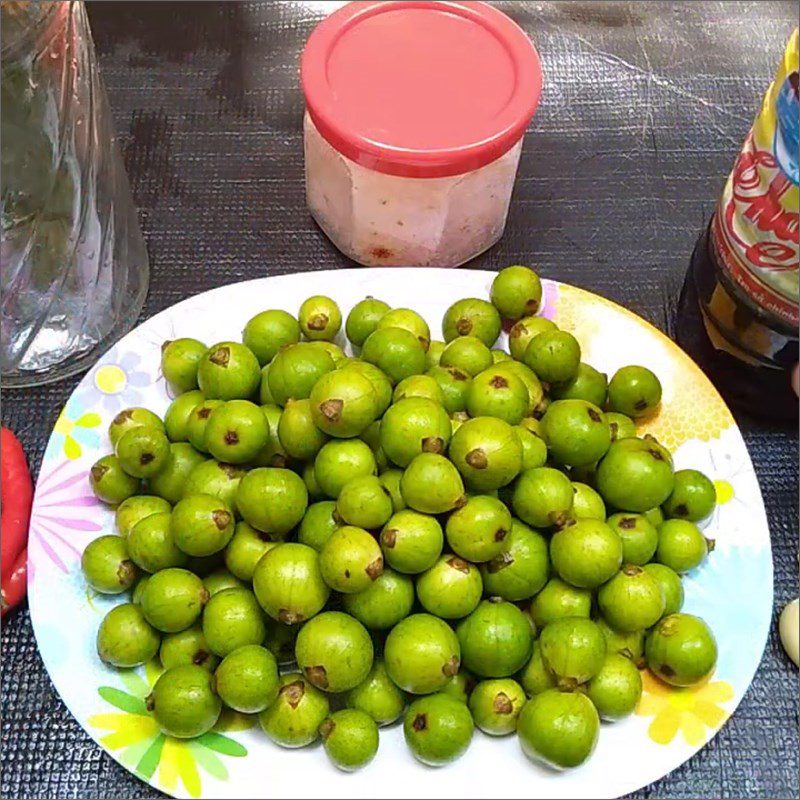 Step 2 Prepare the ingredients Figs soaked in garlic chili sauce