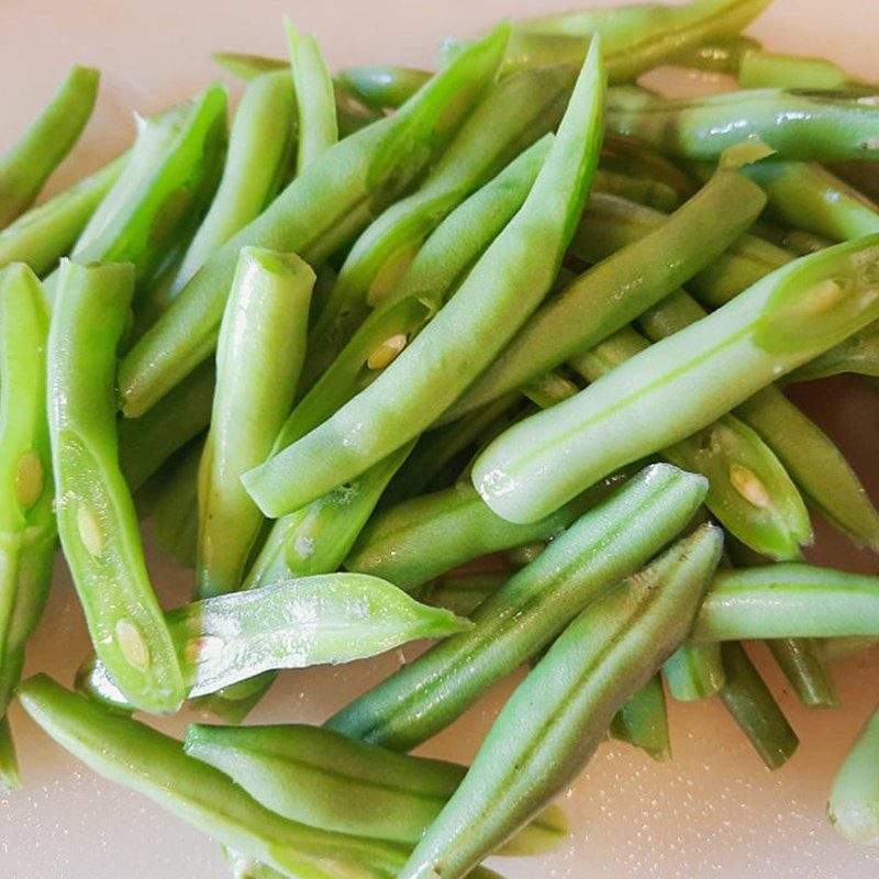 Step 1 Prepare the ingredients Chicken Heart Stir-fried with Green Beans (String Beans)