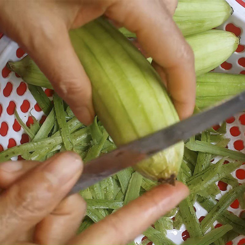 Step 1 Prepare the ingredients for Stir-fried gourd with fresh shrimp