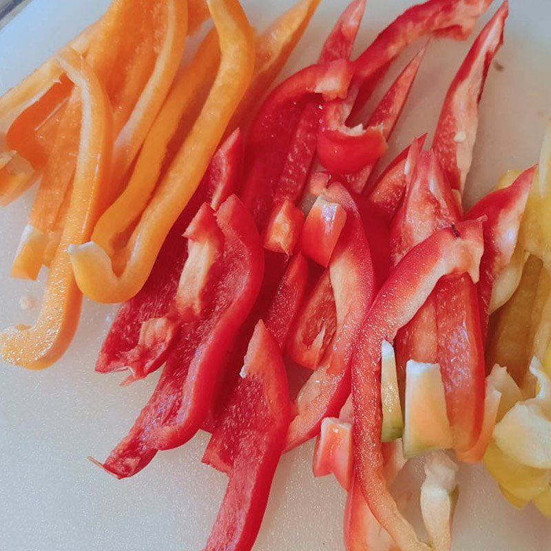 Step 1 Prepare the ingredients for Beef stir-fried with bell peppers and mushrooms