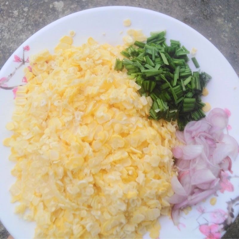 Step 1 Prepare the ingredients for Corn fritters (recipe shared by a user)