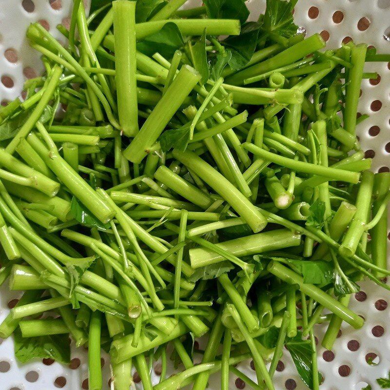 Step 1 Prepare the ingredients for Sour Shrimp Soup with Water Spinach