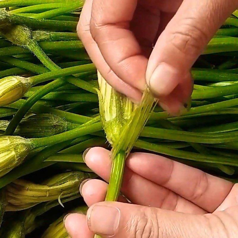 Step 1 Prepare the ingredients for Fried Stuffed Pumpkin Flowers