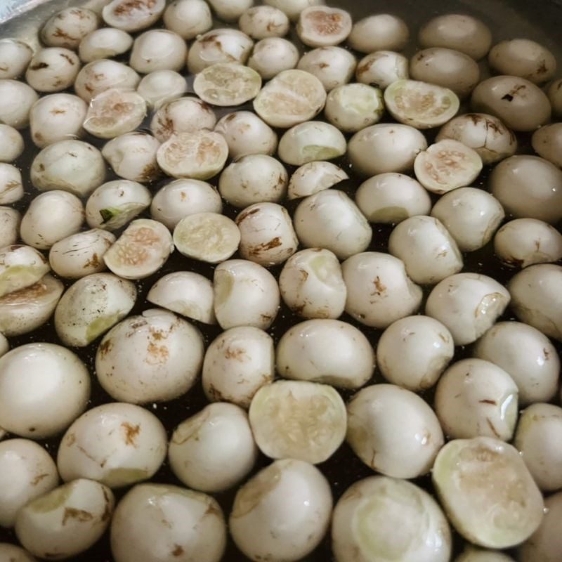 Step 1 Prepare the ingredients for Frog Stew with Eggplant (recipe shared by a user)